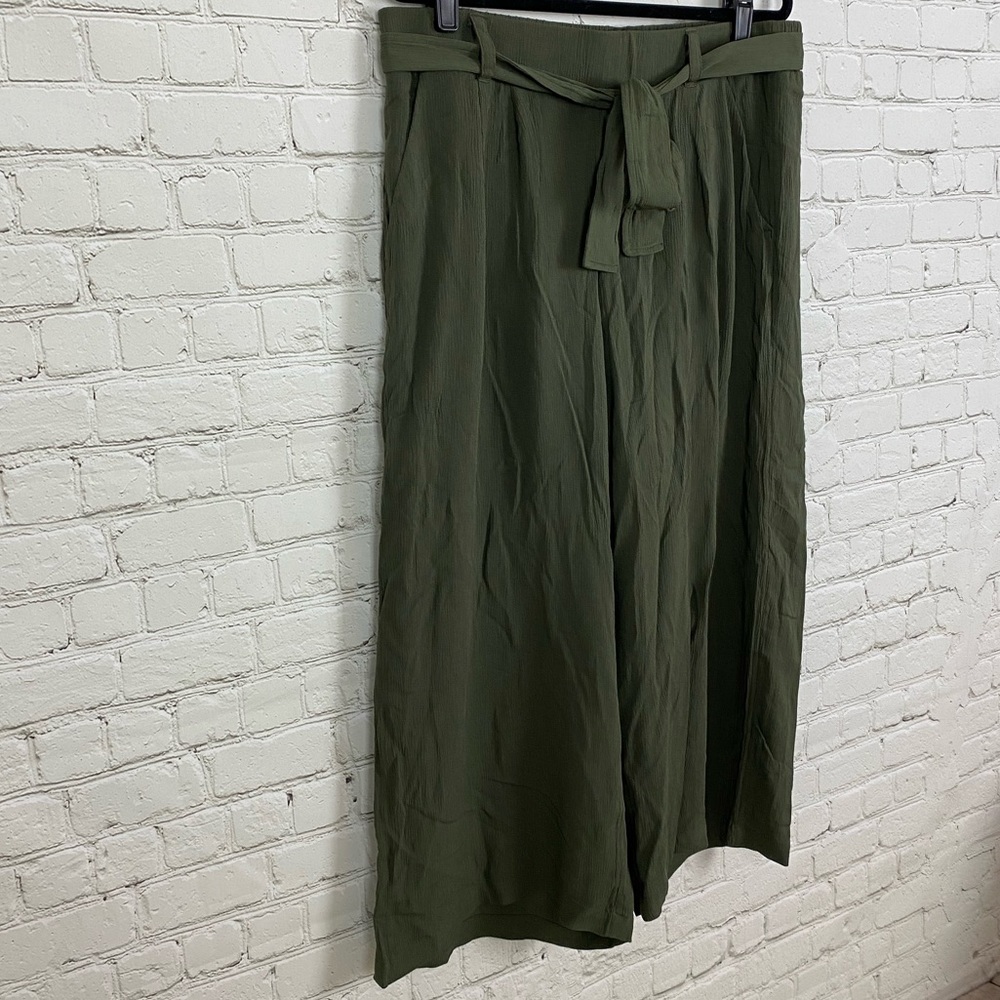 SOLD! Torrid Olive Crinkled Gauze Culotte Pants - Picture 4 of 9